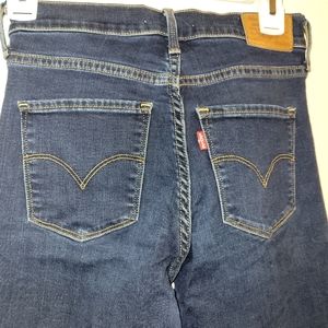 311 Shaping Skinny Levi's size 26